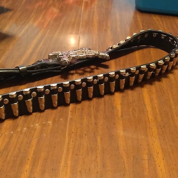 Pistols and ammo themed belt - Picture 2 of 2